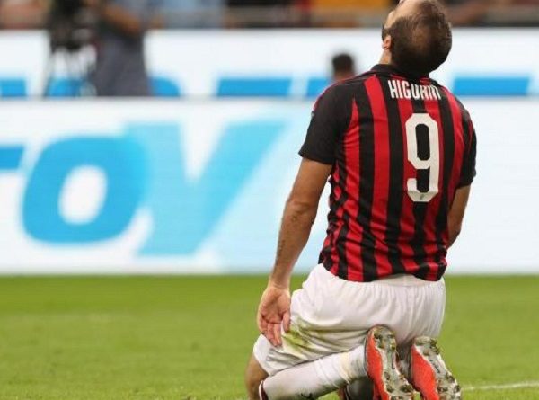 Berlatih Terpisah, Higuain Diragukan Tampil Lawan Sassuolo