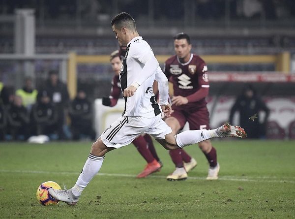 Allegri Akui Tak Berani Saksikan Ronaldo Eksekusi Penalti