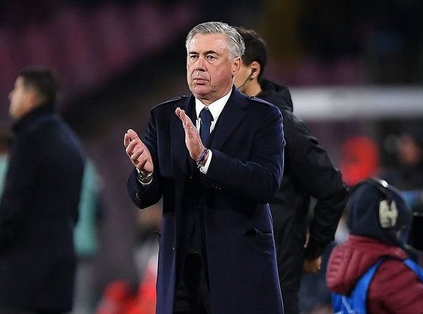 Ancelotti Tegaskan Napoli Takkan Parkir Bus Kontra Liverpool