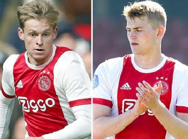 Dua Bintang Ajax Ini Rupanya Pernah Nanya Soal Kehidupan di Spanyol Pada Sang Kiper