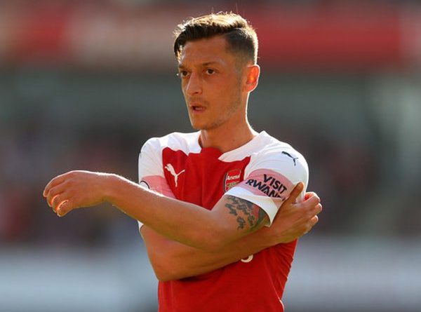 Emery Tidak Ingin Bahas Masa Depan Ozil di Arsenal