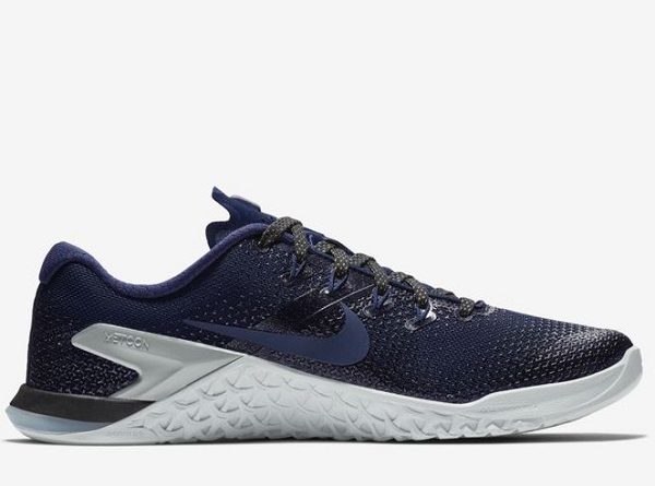 Gemar Berolahraga? Kamu Sebaiknya Pakai 3 Sepatu Sneakers Ini