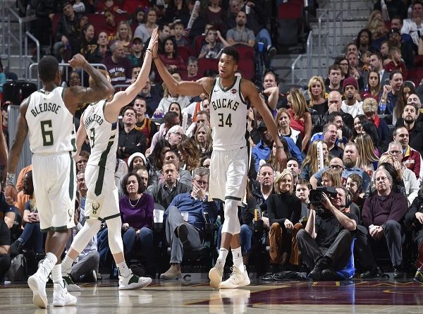 Antetokounmpo Gemilang, Bucks Permalukan Cavaliers
