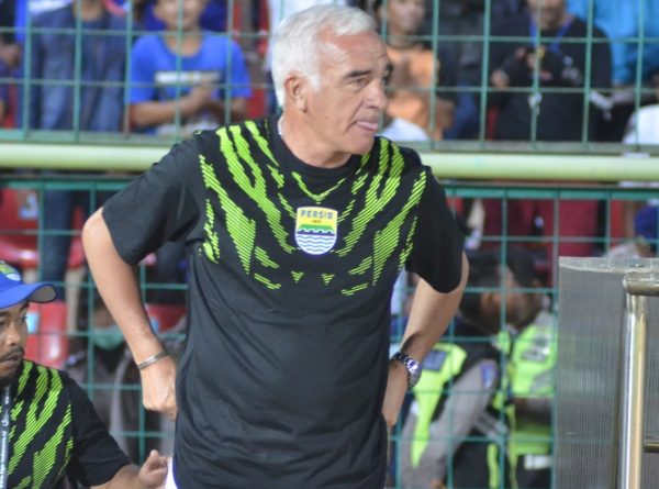 Gomez Bantah Persib Incar Bek Timnas Malaysia