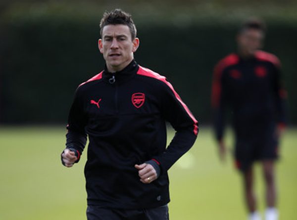 Hadapi Soton, Emery Tidak Ingin Pertaruhkan Koscielny