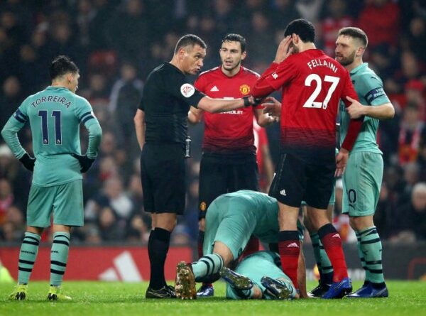 Jambak Rambut Guendouzi, Fellaini Bebas dari Hukuman