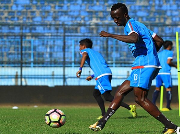 Kangen dengan Keluarga, Makan Konate Mudik ke Kampung Halaman