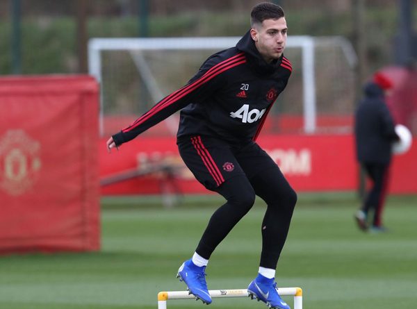 Karena Mourinho, Dalot Mau Terima Tawaran Manchester United