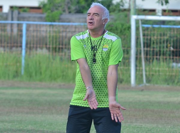 Keputusan Pecat Gomez Tuai Kecaman, Ini Penjelasan Manajemen Persib