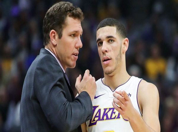 Luke Walton Puji Kemampuan Bertahan Lonzo Ball