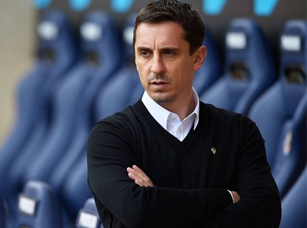 Neville Klaim Pochettino Lebih Cocok Tangani MU