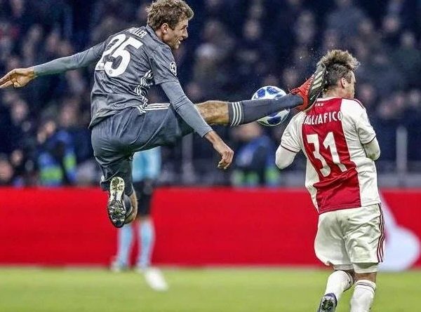 Soal Tendangan Kung-Fu, Muller Minta Maaf