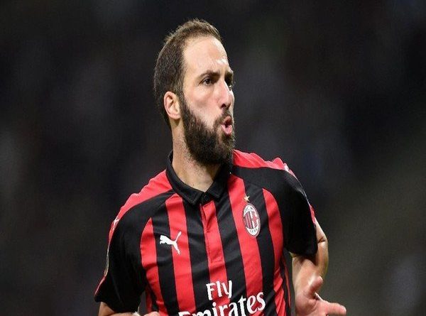 Higuain  Mandul, Legenda Argentina Beri Pembelaan