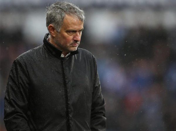 Tunggu Apa Lagi? Tendang Mourinho dari Old Trafford