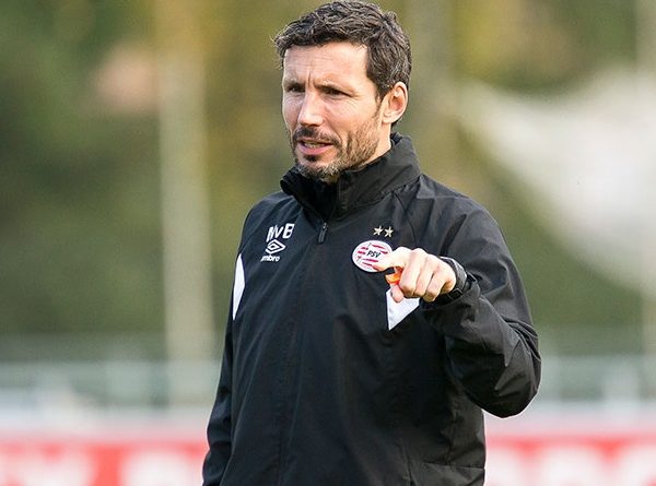 Van Bommel: PSV Seharusnya Lolos Jika...