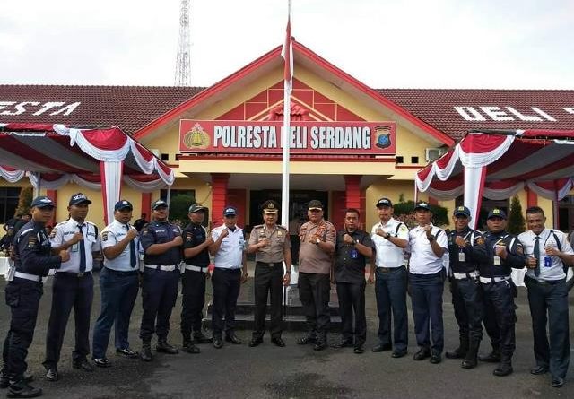 Kombes Pol Yemi Mandegi, SIK Menjadi Inpektur Upacara Peringatan HUT Satpam yang ke-39