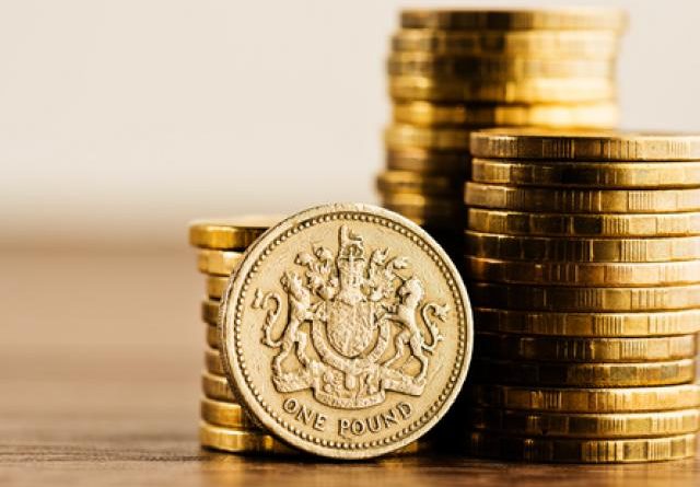 Pounds Menolak Bobot Spekulasi Pemotongan Suku Bunga Inggris