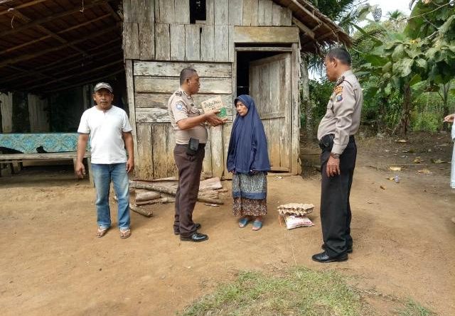 Polresta Deli Serdang dan Jajaran Bantu Kaum Dhuafa Melalui Kegiatan Jumat Barokah