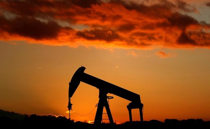 Harga Minyak Jatuh Makin Dalam pada 2020 Meski Lockdown Mereda