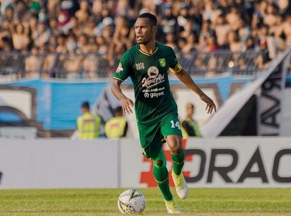 Ruben Sanadi Lelang Jersey Musim Terakhirnya Bersama Persebaya