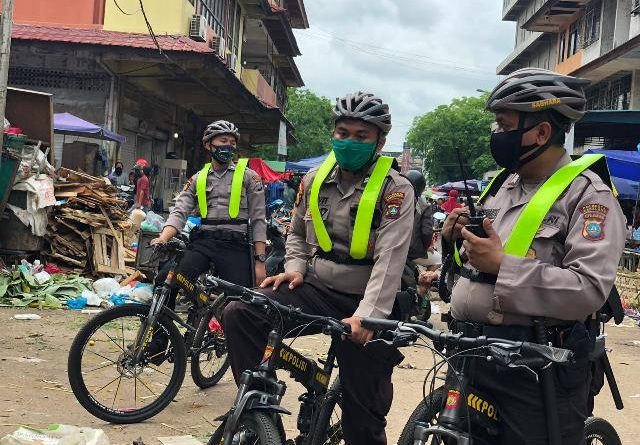 Anggota Sabhara Polresta Balerang Patroli Bersepeda Antisipasi Kejahatan Serta Beri Himbauan Tentang Covid-19