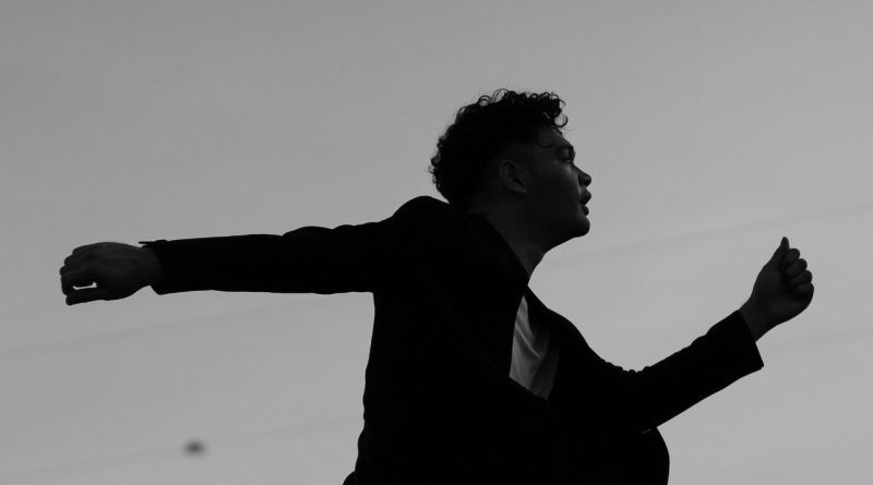 Mikha Angelo Mengeluarkan Single Kedua Sebagai Penyanyi Solo