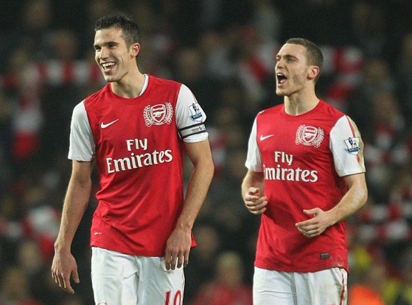 Vermaelen Berandai-Andai Van Persie Jadi Legenda Arsenal