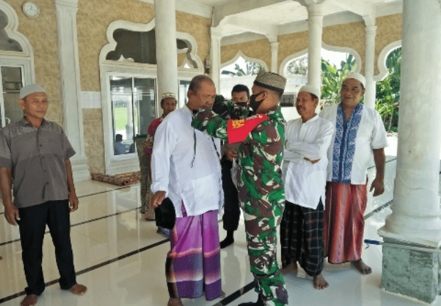 Mencegah Meluasnya Wabah Covid-19, Kodim 0117/Atam Bagikan Masker Geratis