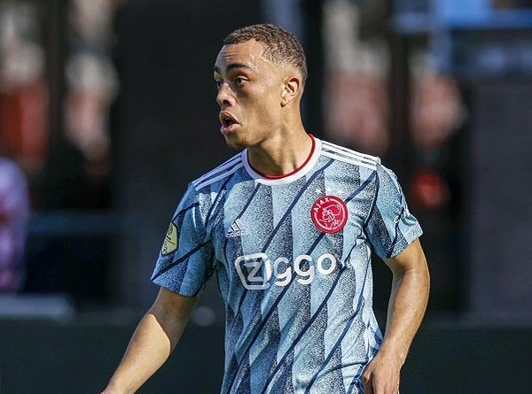 Barcelona Capai Kesepakatan dengan Ajax untuk Transfer Sergino Dest?