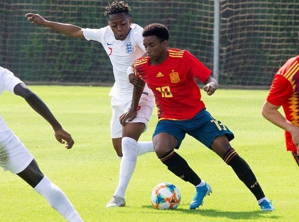 Milan Lirik Fullback Barcelona Alejandro Balde Usai Kepergian Diego Laxalt