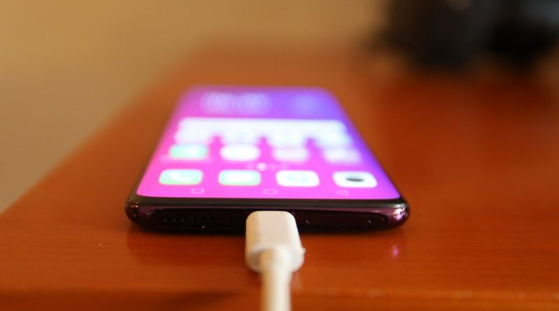 Smartphone Oppo dengan Fast Charging