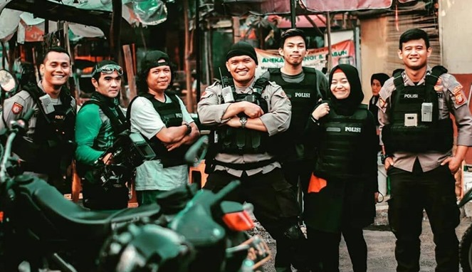 Bersama rekan-rekannya di kepolisian