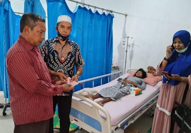 2 Ormas Di Langsa Bantu Warga Berobat Ke RSUZA Banda Aceh