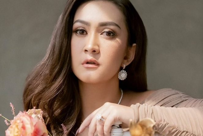 10 Artis Indonesia yang Bagai Tak Berubah Pesonanya meski Bertambah Usia