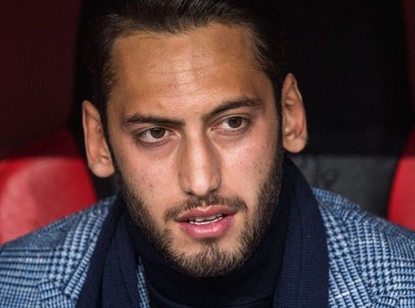 Tak Ada Negosiasi Serius Antara Hakan Calhanoglu dan Manchester United