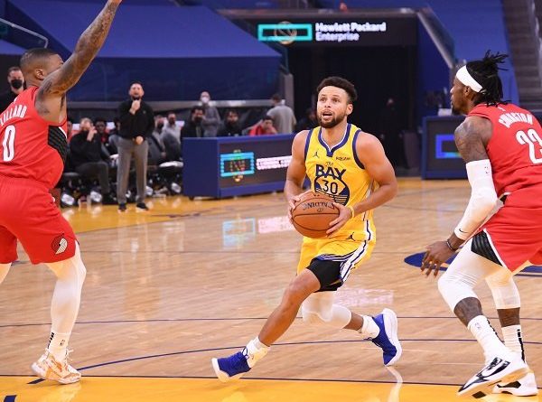 Stephen Curry Jadi Pahlawan Kemenangan Warriors Atas Blazers Saat Cetak 62Poin