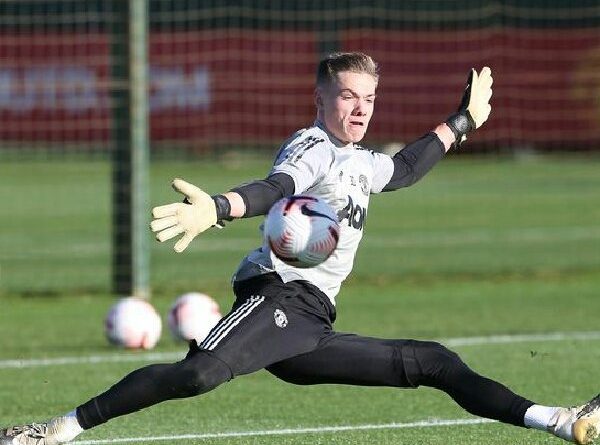 Kiper Nathan Bishop Tanda Tangan Kontrak Baru Dengan Manchester United