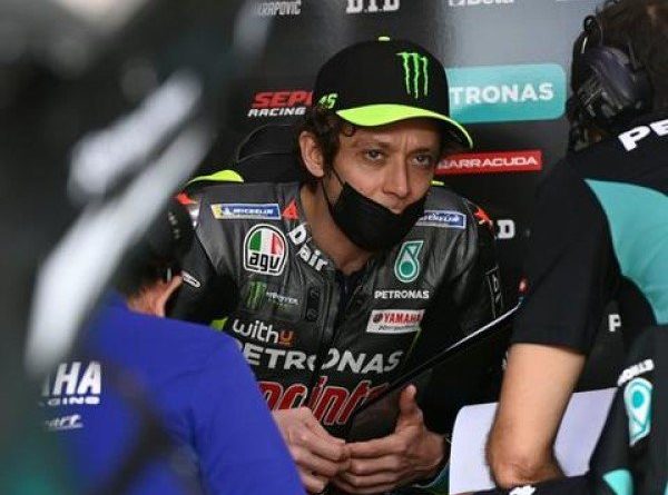 Alami Masalah Serupa, Valentino Rossi Akui Performa Quartararo Lebih Mending