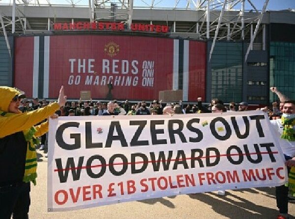 Fans Manchester United Gelar Protes Anti Glazer di Depan Old Trafford