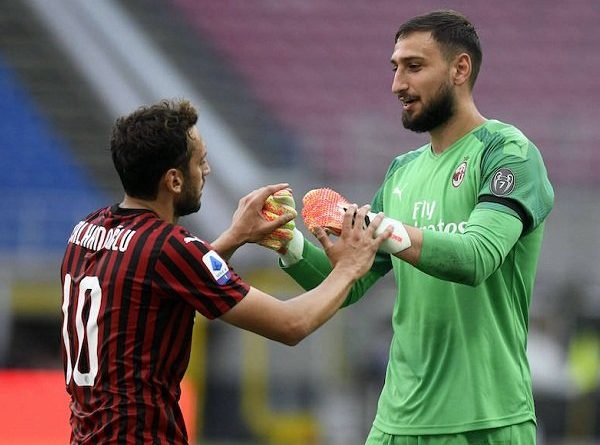 Juventus Incar Donnarumma dan Calhanoglu yang Akan Habis Kontrak di Milan