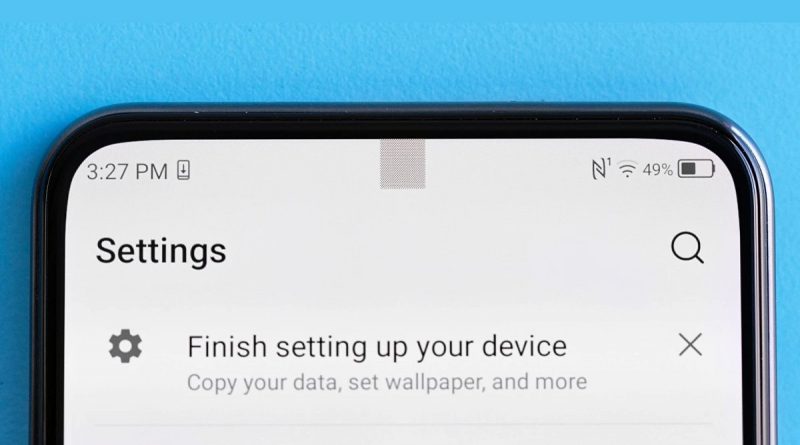 Ponsel dengan Kamera di Dalam Layar