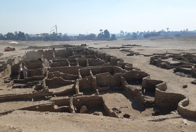 Kota Emas ditemukan Setelah Terkubur Selama 3.000 Tahun di Tengah Gurun Pasir di Mesir