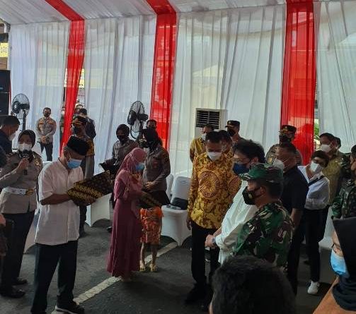 Ketum Airlangga Hartarto Uji Coba Bantuan Rp1,2 Juta di Polrestabes Medan