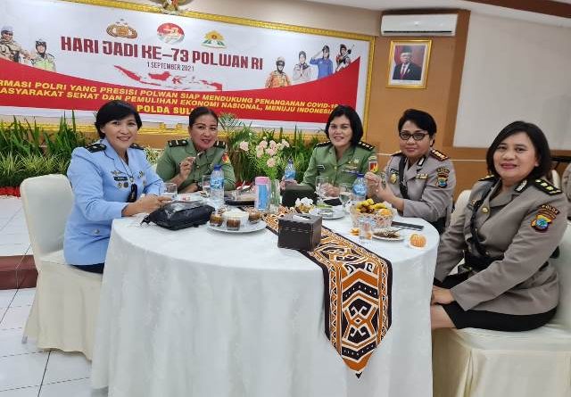 Wanita TNI Hadiri HUT Polwan di Polda Sulut