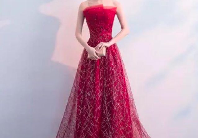 4 Tips Memilih Baju Pesta