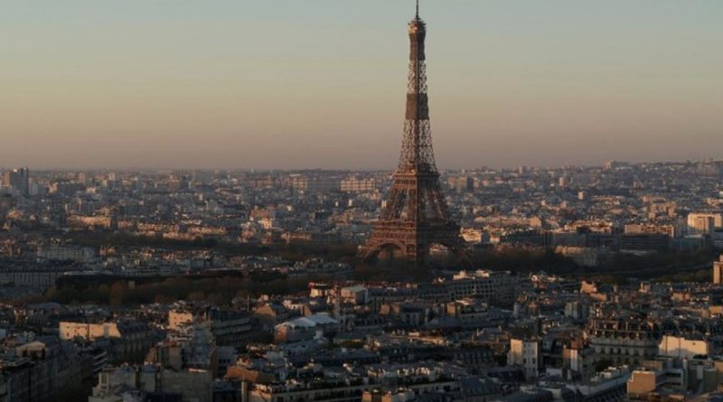 Menara Eiffel Bertambah Tinggi 6 Meter