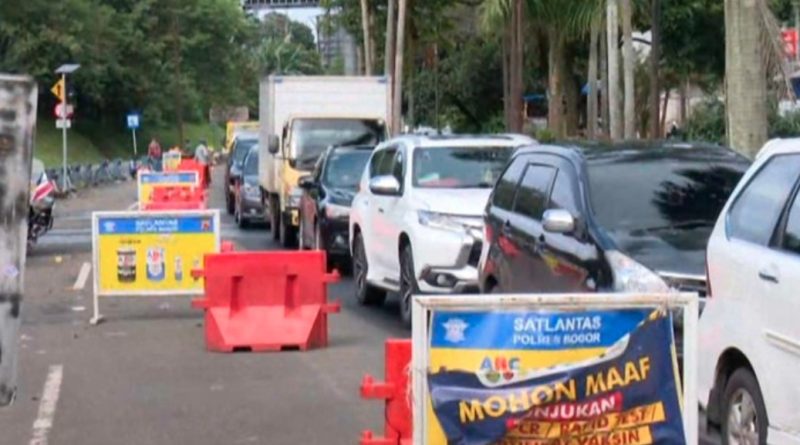 Lalu Lintas ke Puncak Mulai Macet Parah