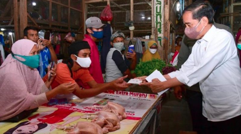 Jokowi Isyaratkan Tambah Besaran Bansos
