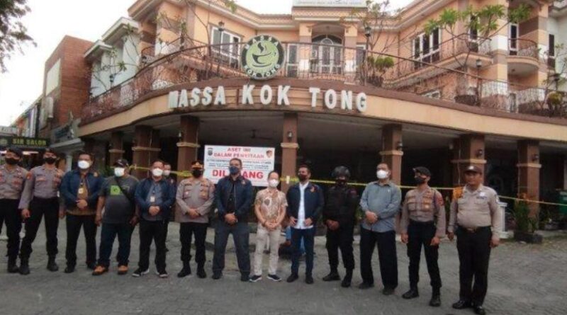 Polisi Segel Massa Kok Tong Cemara