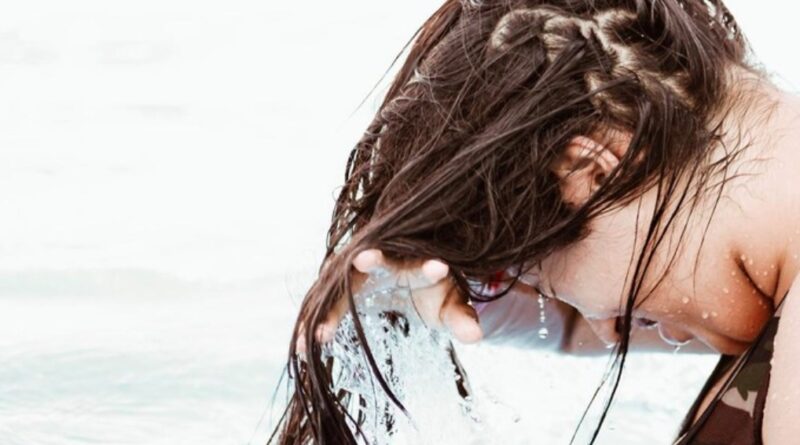 Benarkah Keramas Setiap Hari Merusak Rambut